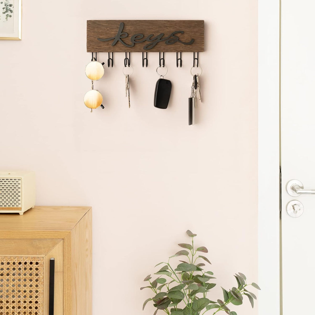 Mkono Key Holder Wall Mounted with 7 Hooks, Wood Key Hanger Home Decor